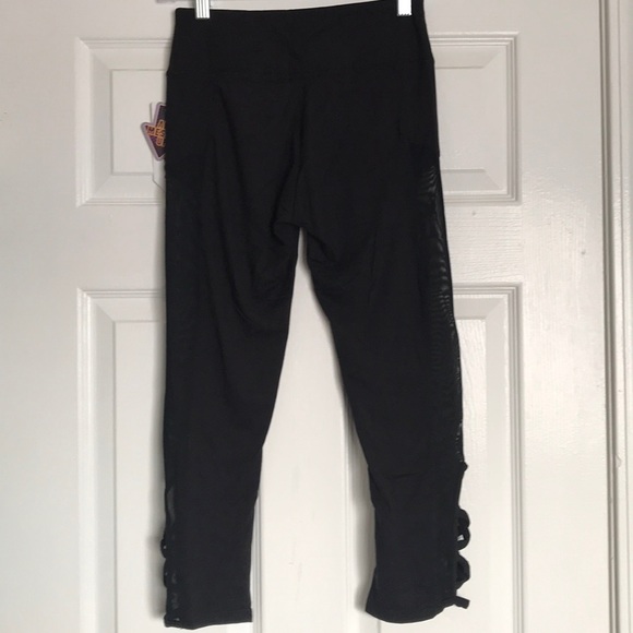 Sports Capri Legging W/ Mesh & Straps NWT - Picture 4 of 8